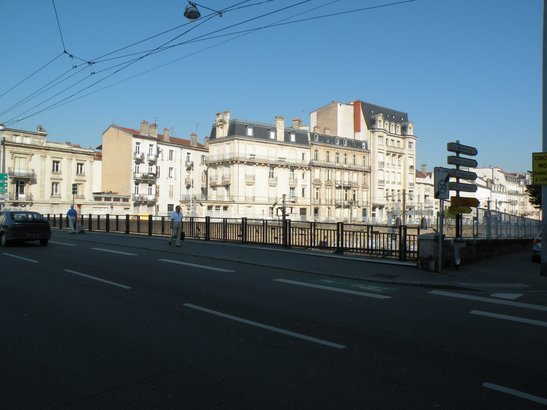  pont enjambant les voies ferrées